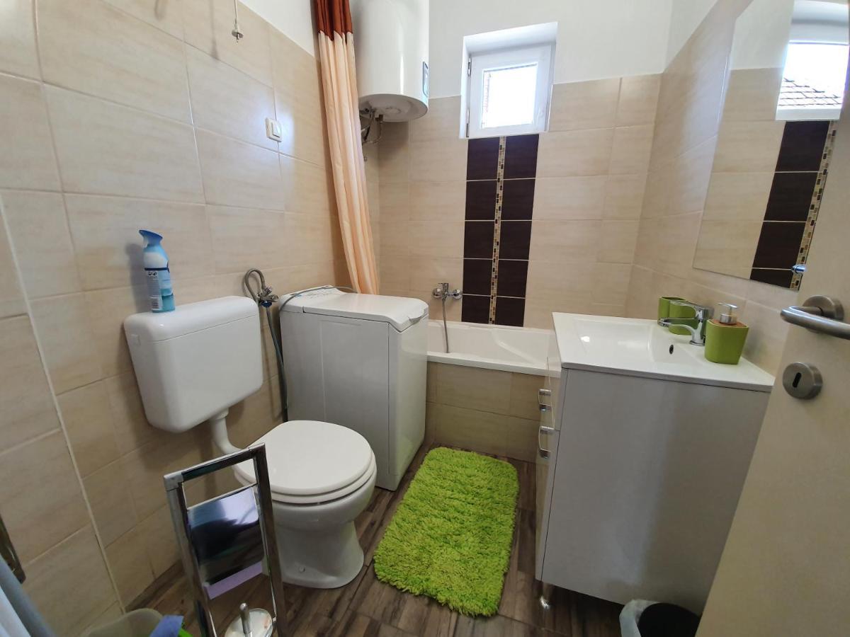 Flamingo Apartment Sarvar Ngoại thất bức ảnh