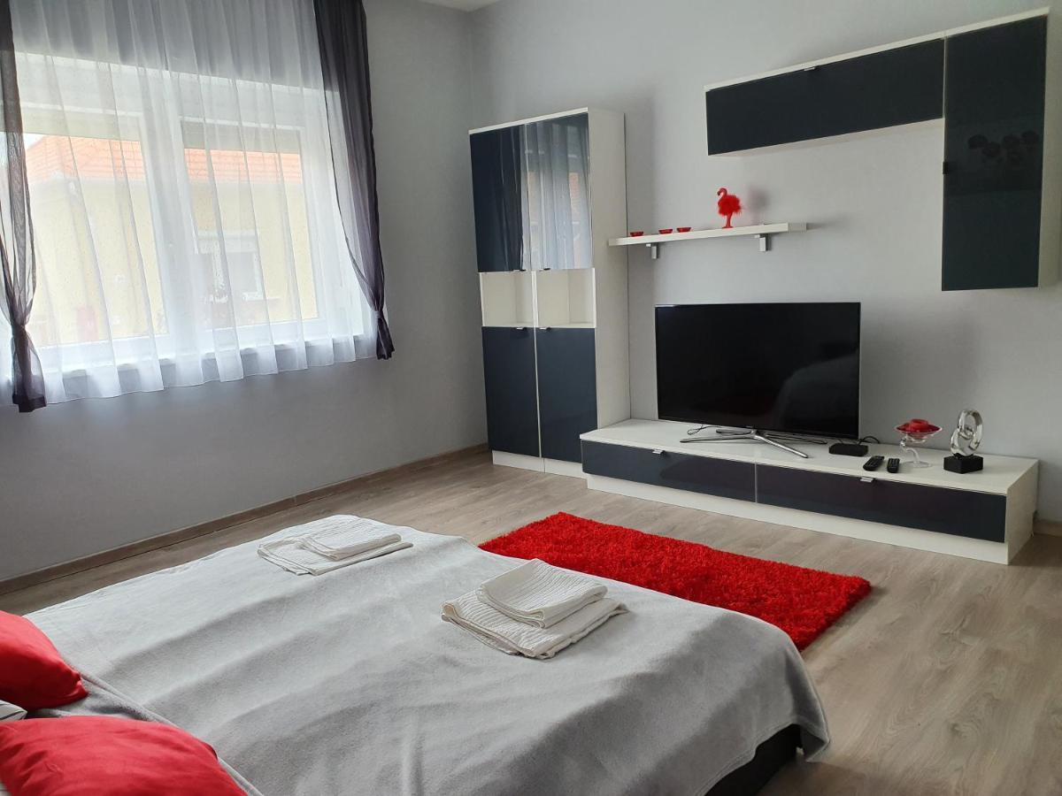Flamingo Apartment Sarvar Ngoại thất bức ảnh