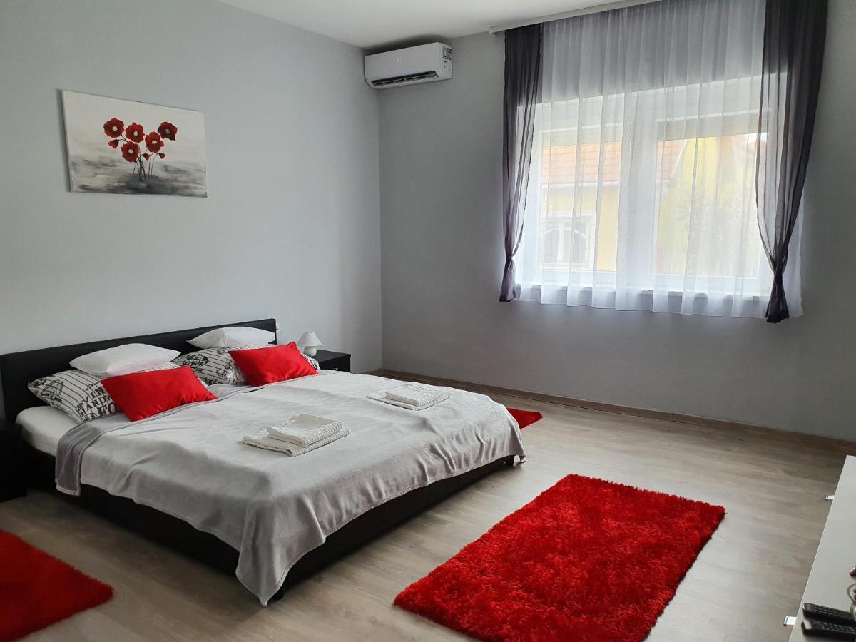 Flamingo Apartment Sarvar Ngoại thất bức ảnh