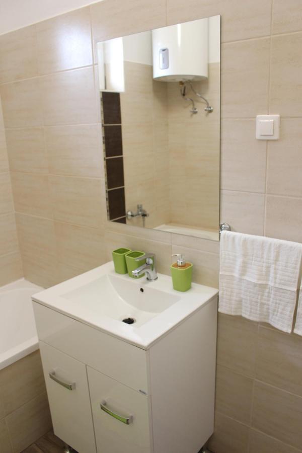 Flamingo Apartment Sarvar Ngoại thất bức ảnh